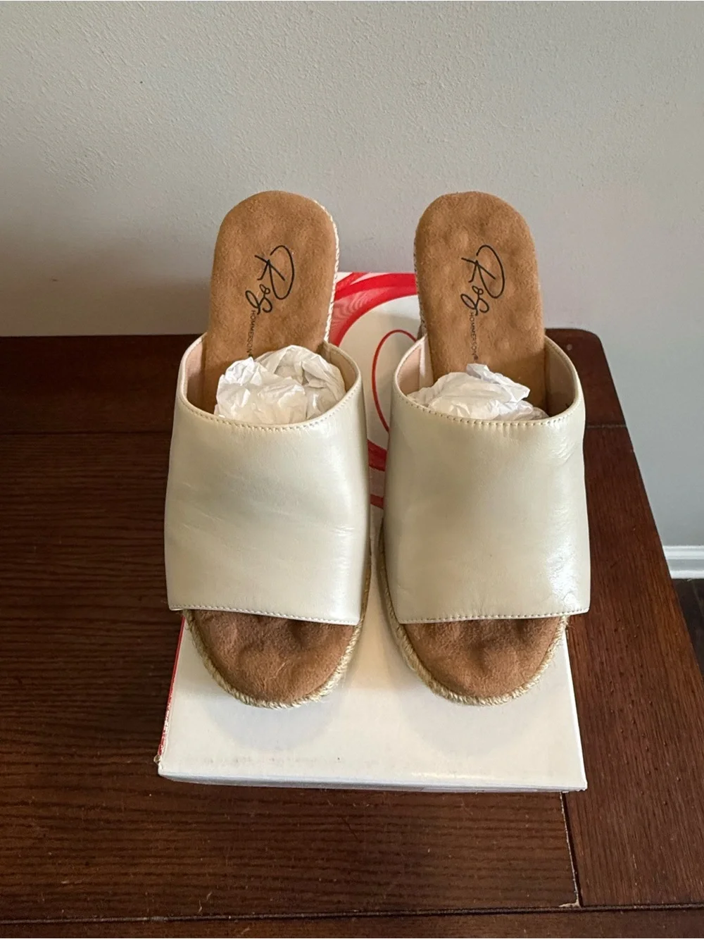 Ros Hommerson Cream Wedge Espadrille Mules 8 WW double wide